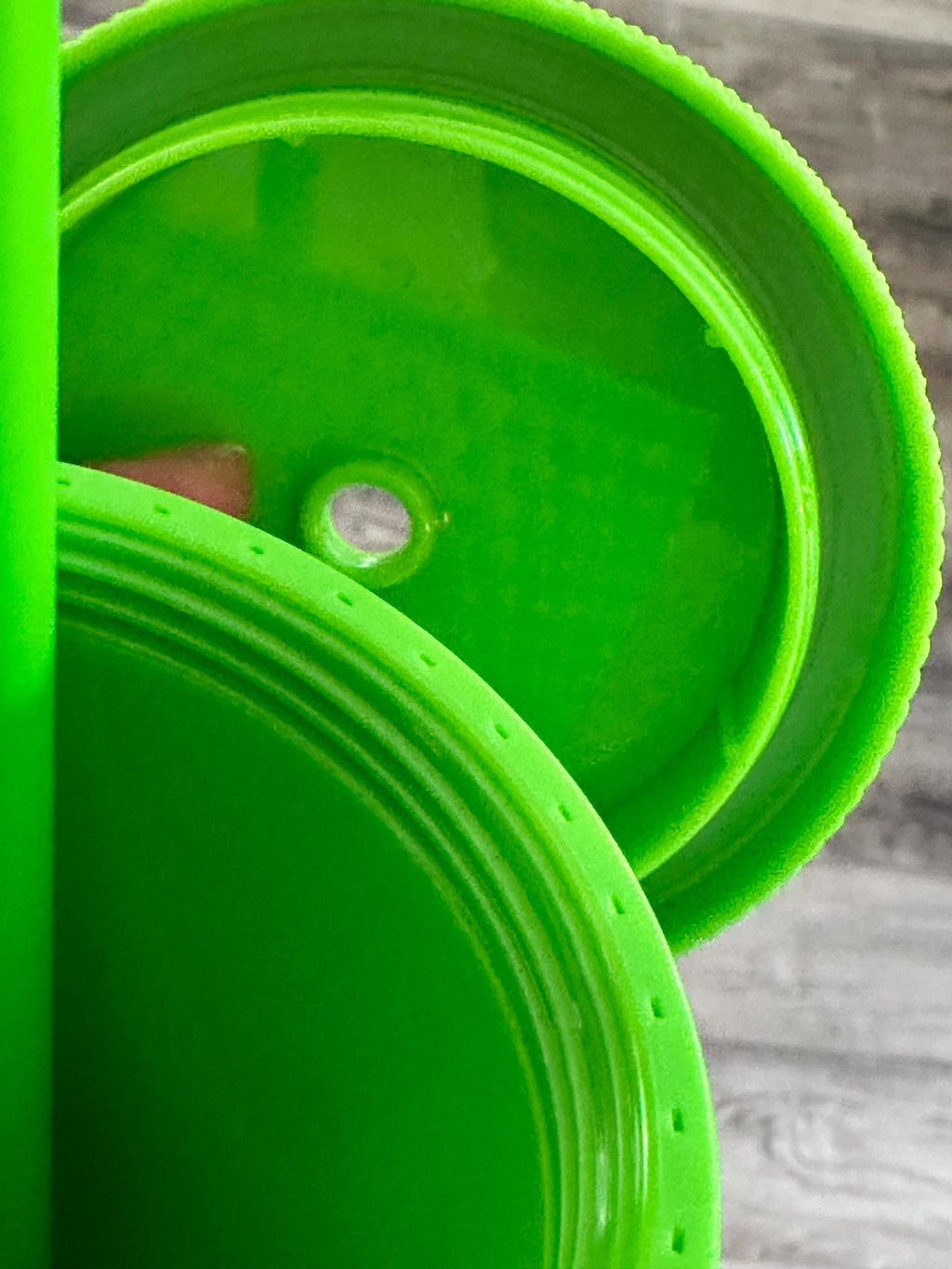 Starbucks Neon Green Tumbler 16 oz – Limited Edition. Ship Fast!