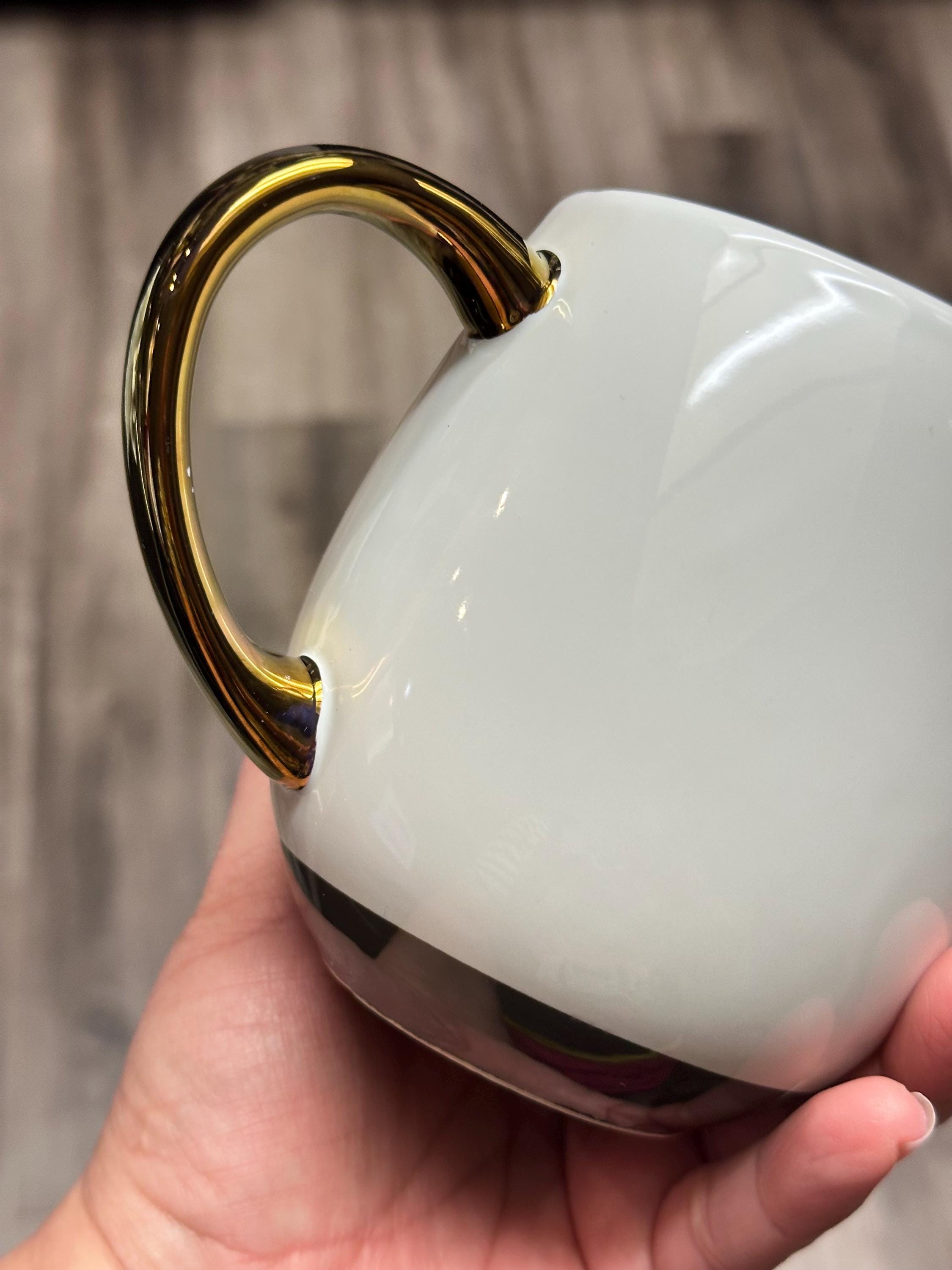 Jingle All The Way Holiday Mug White Gold Handle 14 oz Stoneware. Ship Fast!
